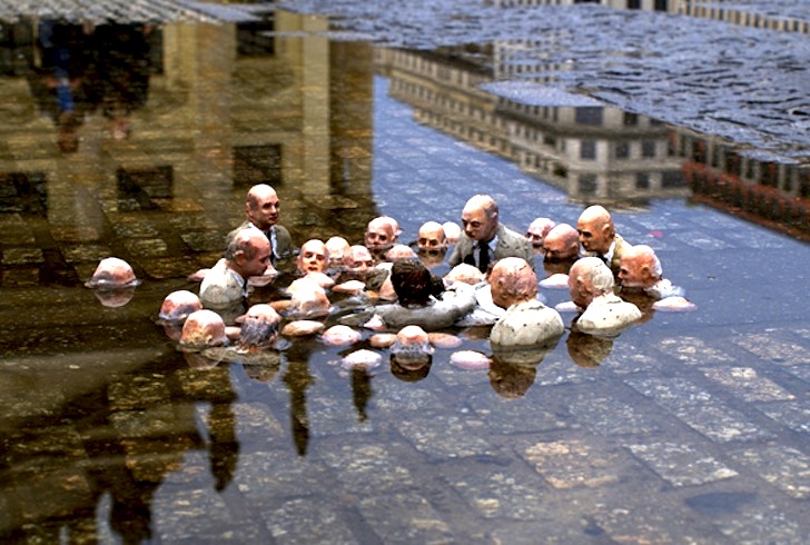 Políticos discutiendo sobre el cambio climático - Isaac Cordal